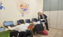 Безплатна школа по програмиране вдъхновява децата в Бургас