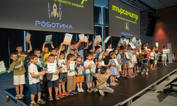 90 деца от Школа „Търсачите“ Бургас научиха как се програмират роботи