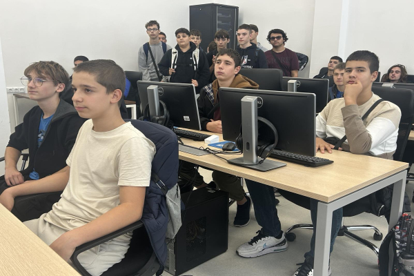 Бургаският държавен университет откри нов курс по роботика