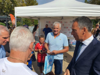 Камата получи от Златко Янков футболната история на Бургас 