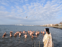 56 мъже се калиха в ледените води на Богоявление на три места в община Поморие