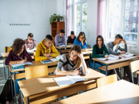 След епидемичната вълна: учениците в Бургас се връщат в клас