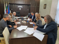 По-добри условия за учителите са договорени в Колективния трудов договор 