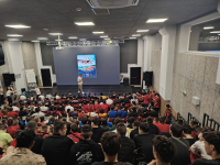 Стилиян Петров вдъхнови стотици младежи в ММЦ-Бургас