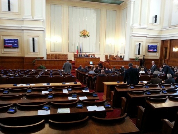 Обсъждат мажоритарната система в НС