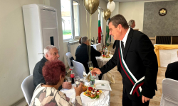 Осем „златни“ двойки подновиха брачните си клетви в Камено