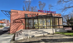 Приморско преобразява Морската градина: превръща пустееща сграда в арт център