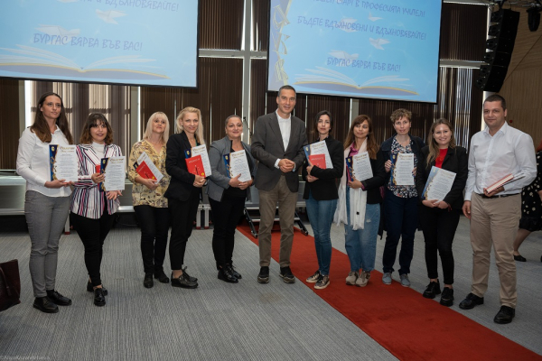 Млади учители и менторите им ще бъдат отличени за успешен старт в кариерата