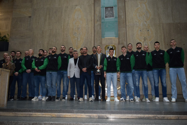 Волейболистите на Нефтохимик получиха почетния знак на община Бургас 