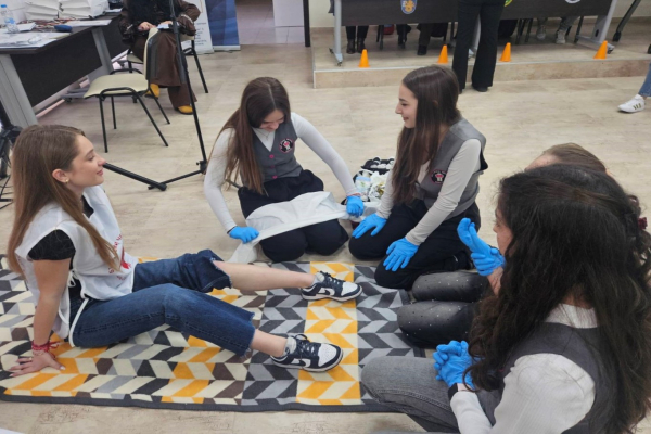 18 ученически отбора се включиха във викторината „Да запазим децата на пътя“