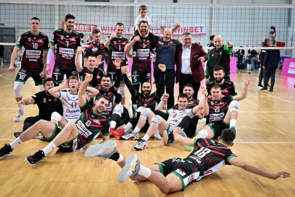 Невероятен ВК Нефтохимик 2010 се класира за финал