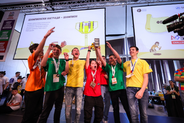 Отбор „Механо“ от Бургас спечели фестивала на роботиката 