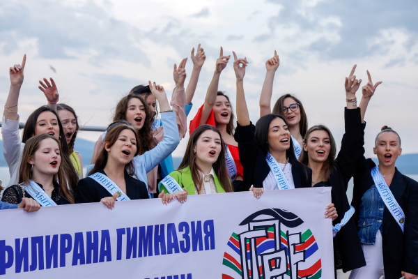 Бургас изпраща близо 2400 абитуриенти, основните сборни пунктове са в Морската градина