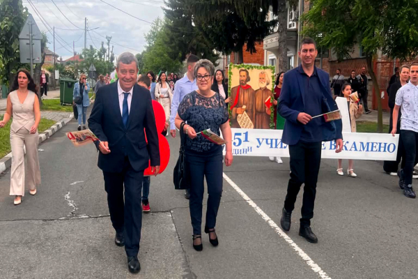 Камено отбеляза деня на българската писменост с празнично шествие 
