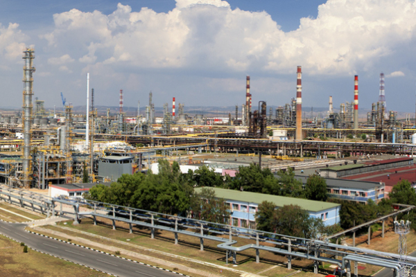 „Лукойл Нефтохим“ има осигурен петрол до края на септември