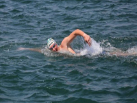 Цанко Цанков дава старт на сутрешно плуване в морето на Никулден в Бургас