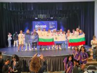 Бургаски ученици с големи успехи в Австралия, прославиха града и България