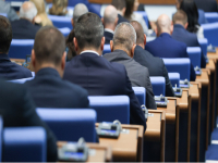 Ресорната комисия в парламента обсъжда удължителния бюджет