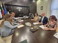 Димитър Николов поиска повече целогодишни полети между Бургас и Великобритания за по -а
