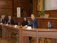 Очаква се забраната за мобилни телефони в училище да влезе в сила през ноември