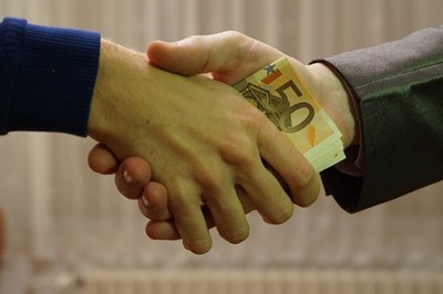 На половината от българския бизнес е искан подкуп, показва изследване на БТПП