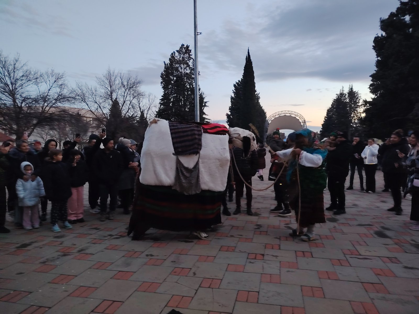 Автентичният ритуал Джамал донесе много настроение в Камено  