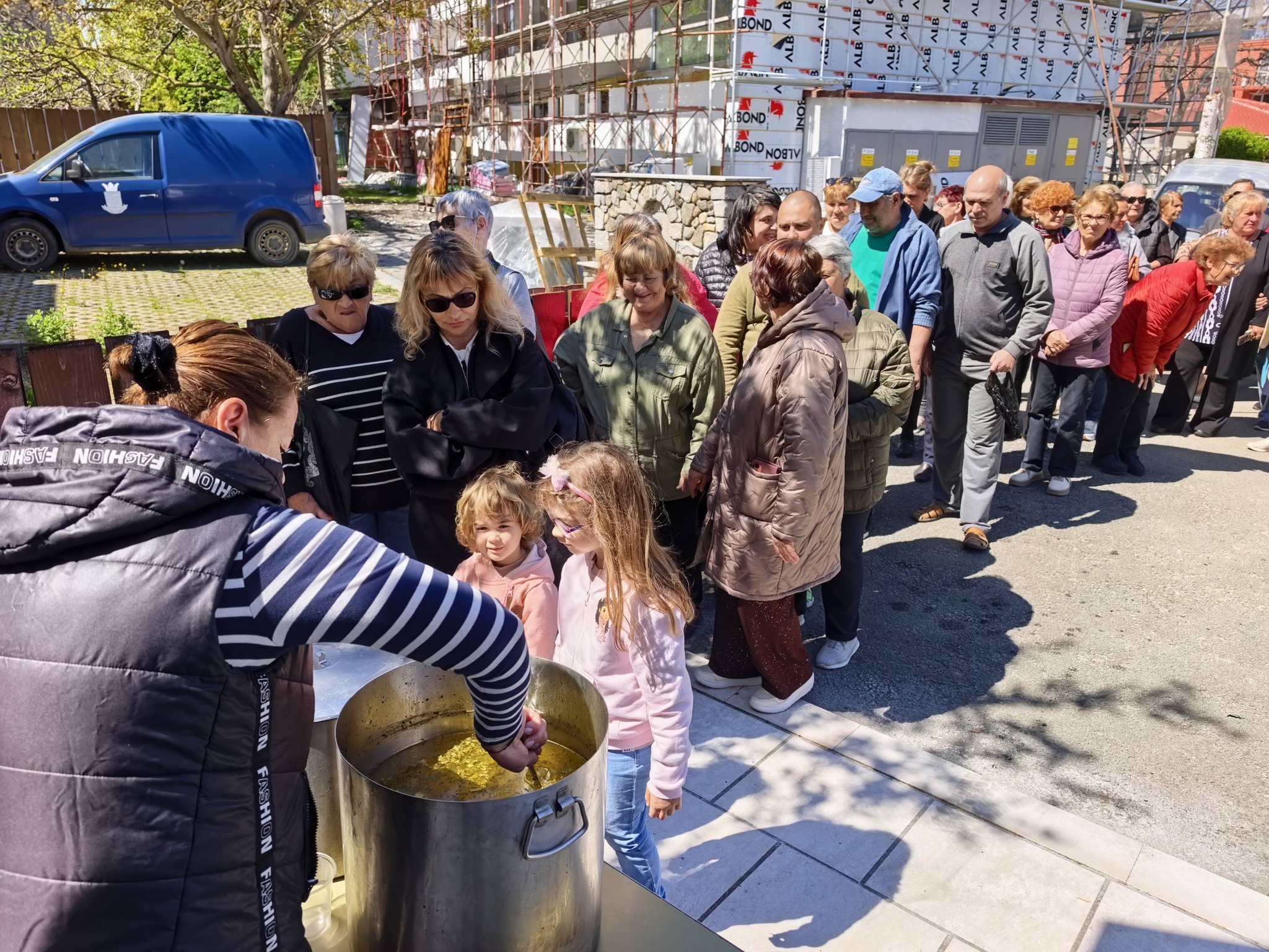 Лозенец отбеляза своя празник с курбан за здраве и богата програма