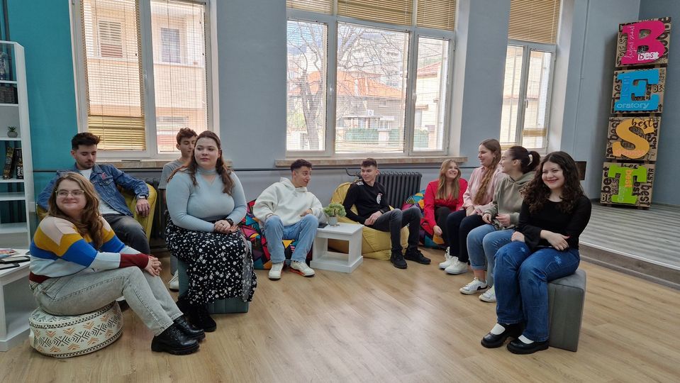 Близо 600 класни стаи са обновени по програма на МОН  