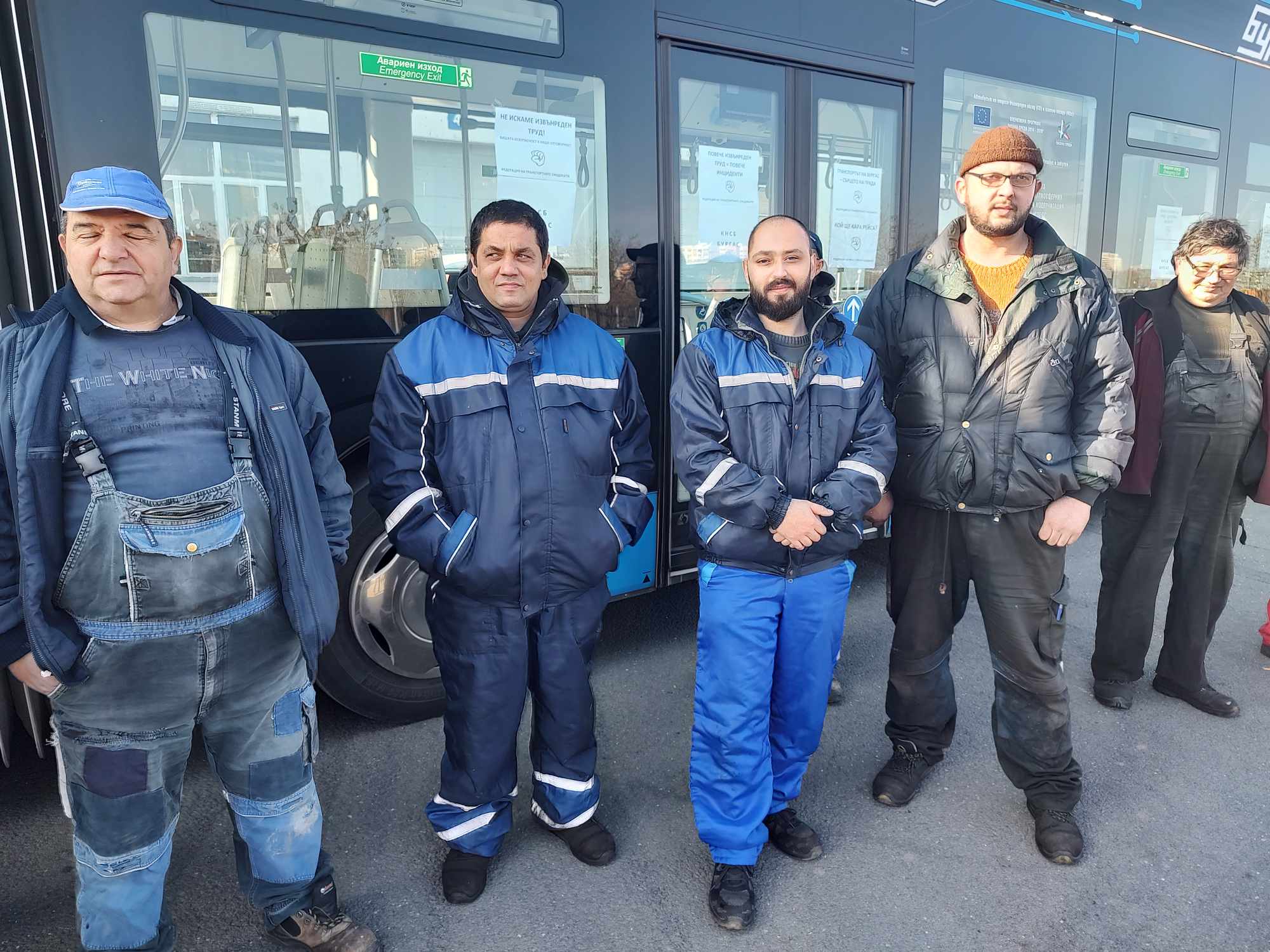 Работещите в градския транспорт протестират за по-добро заплащане 